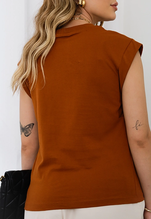Muscle Tee Básica Selena Caramelo