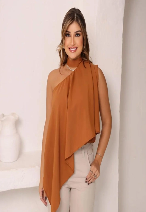 Blusa Gola Assimétrica Caramelo Feminino
